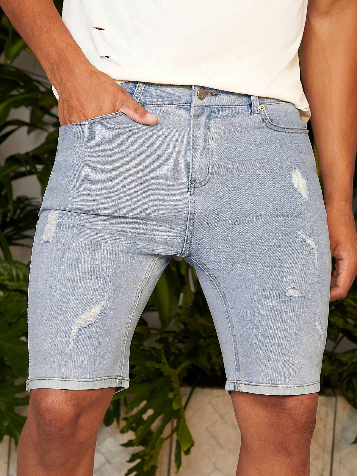 Men Slant Pocket Ripped Denim Shorts